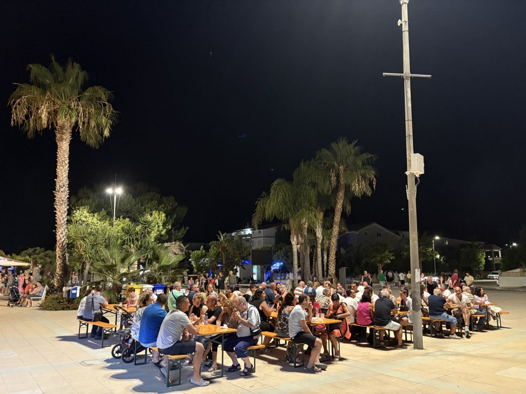 Festa della birra zu Ehren der Städtepartnerschaft mit Warstein auf der Piazza de Mundo am 11.08.2025 (1)