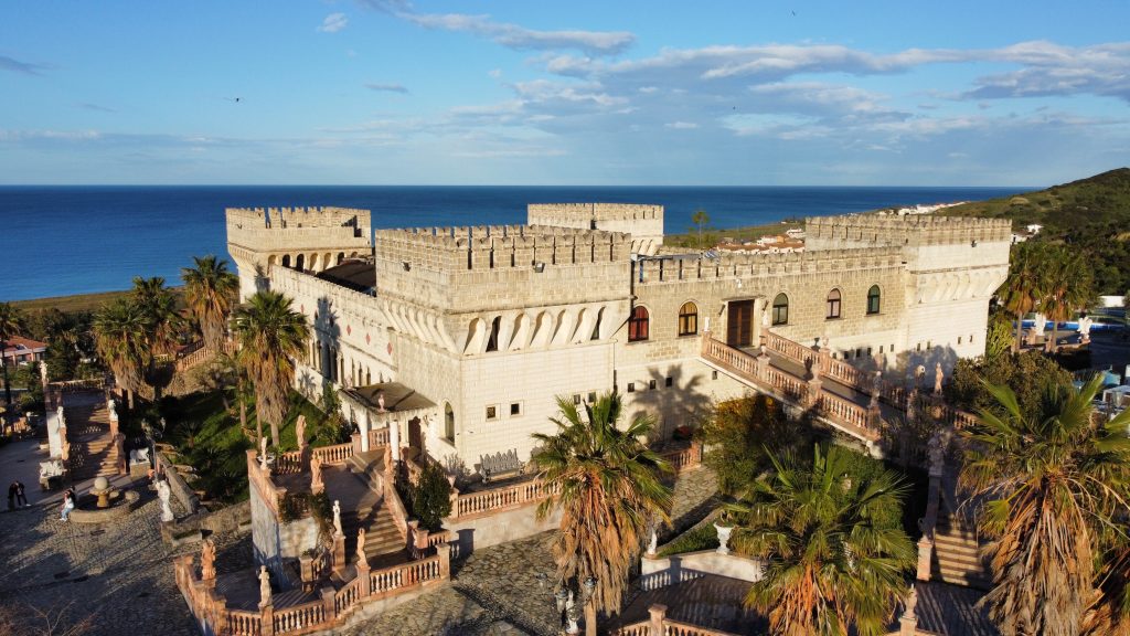 Luftaufnahme vom Castello Flotta